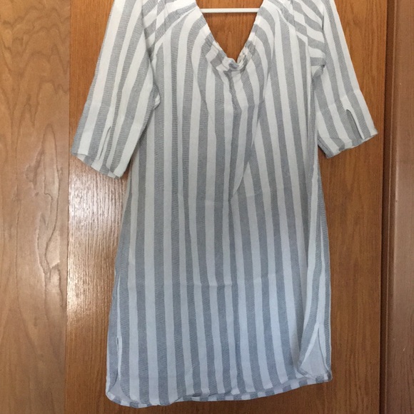 Flower embroidered tunic - Picture 5 of 7